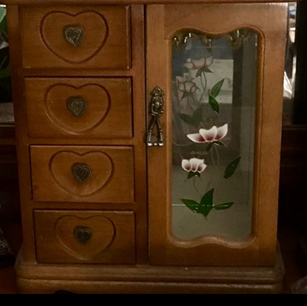 Jewelry box